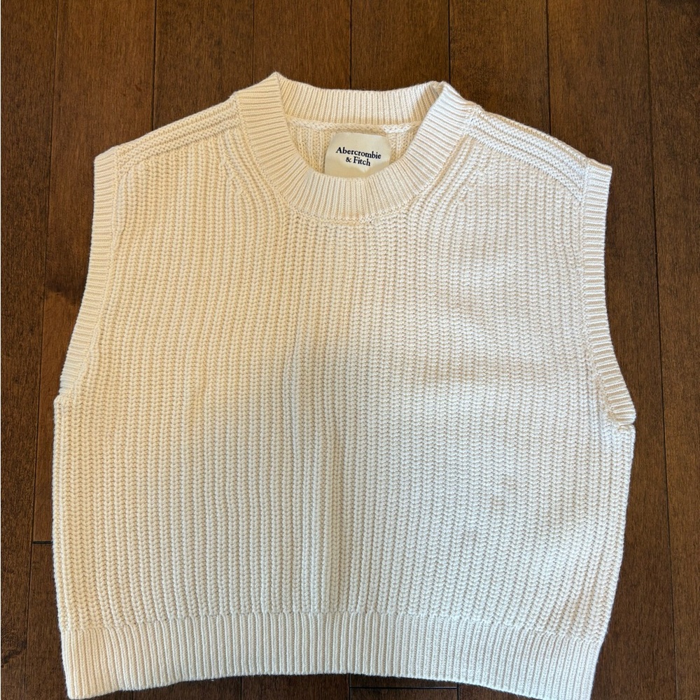 Abercrombie & Fitch Cream Knit Sleeveless Crewneck Vest